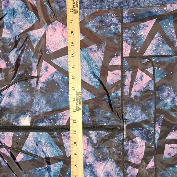 🌠 Wind breaker with night sky galaxy pattern. Like new. Mens size small. - Picture 12 of 14